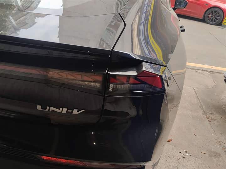 Фото 8 - Changan UNI-V