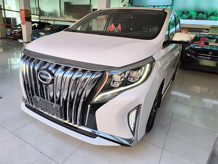 Фото 2 - GAC Trumpchi M8