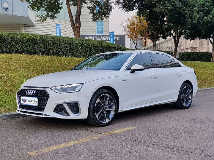 Фото 1 - Audi A4L