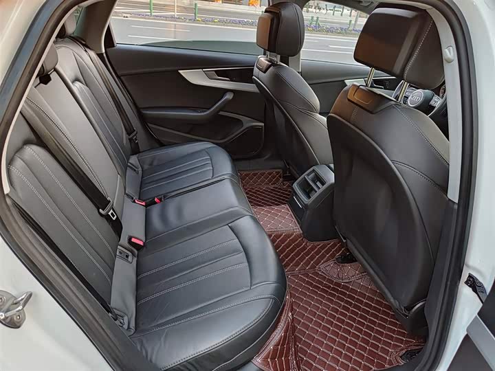 Фото 11 - Audi A4L