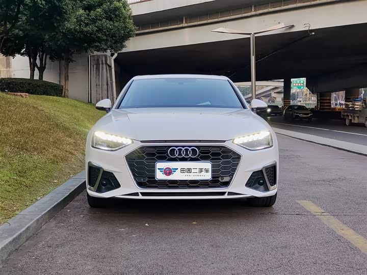 Фото 2 - Audi A4L