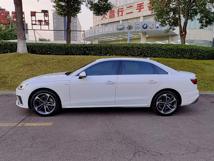 Фото 3 - Audi A4L