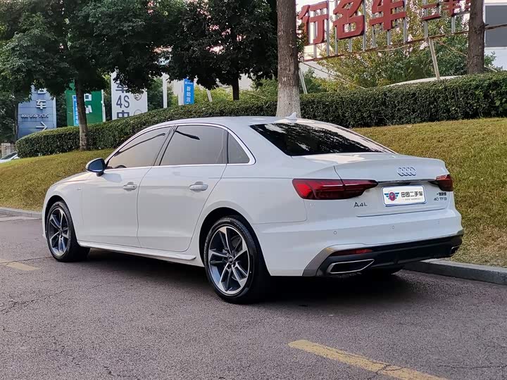 Фото 4 - Audi A4L