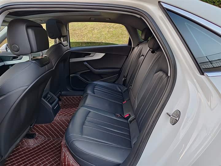 Фото 8 - Audi A4L