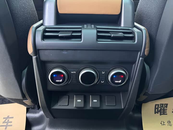 Фото 13 - Land Rover Defender