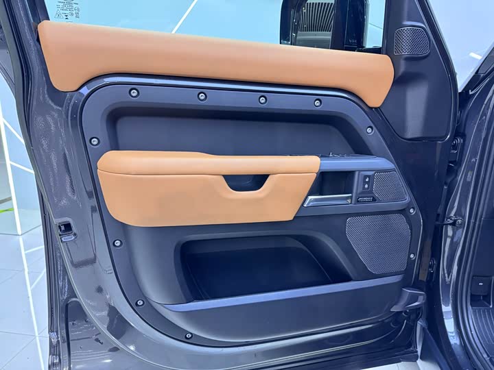 Фото 7 - Land Rover Defender