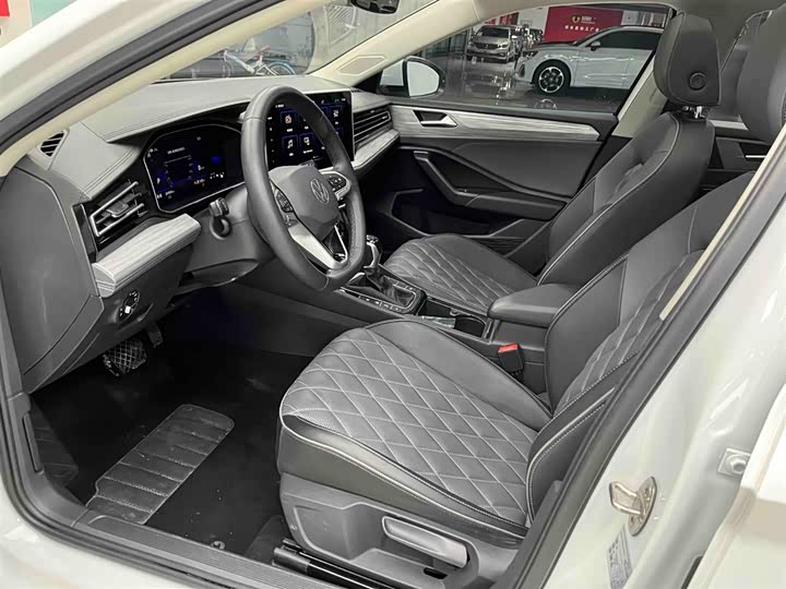 Фото 11 - Volkswagen Sagitar L