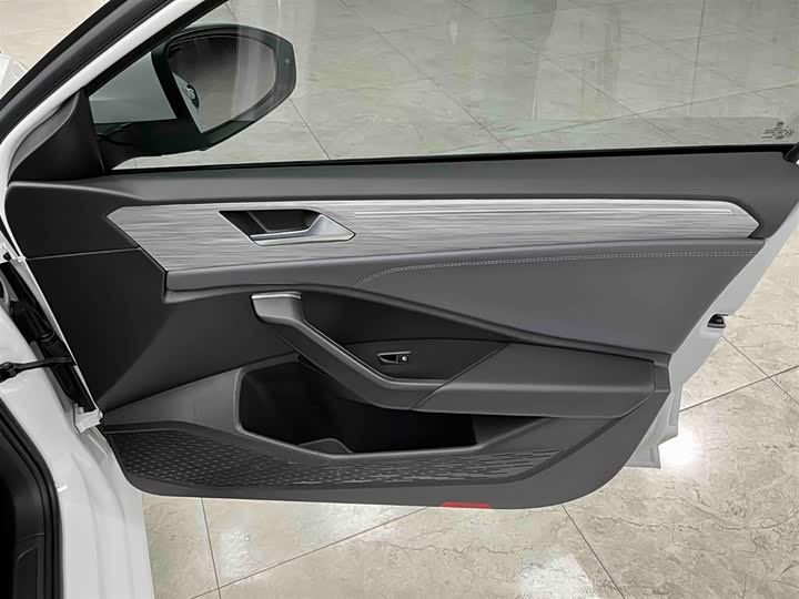 Фото 12 - Volkswagen Sagitar L