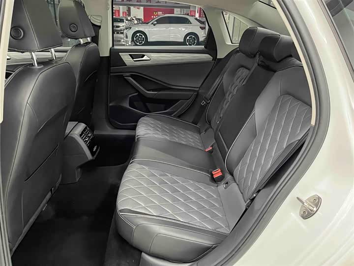 Фото 14 - Volkswagen Sagitar L