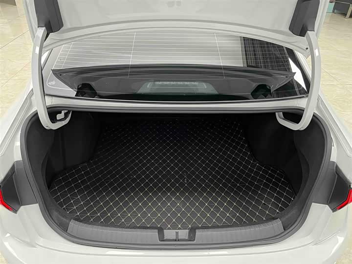 Фото 16 - Volkswagen Sagitar L