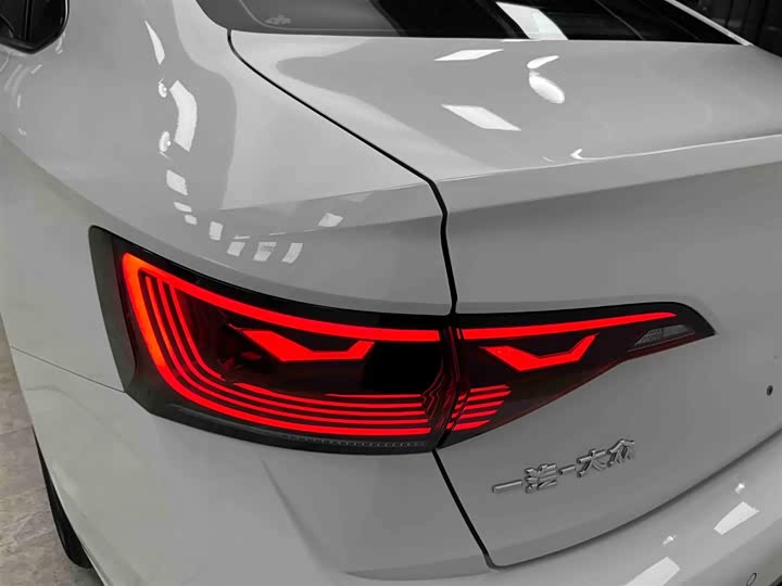 Фото 18 - Volkswagen Sagitar L