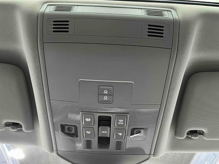 Фото 8 - Volkswagen Sagitar L