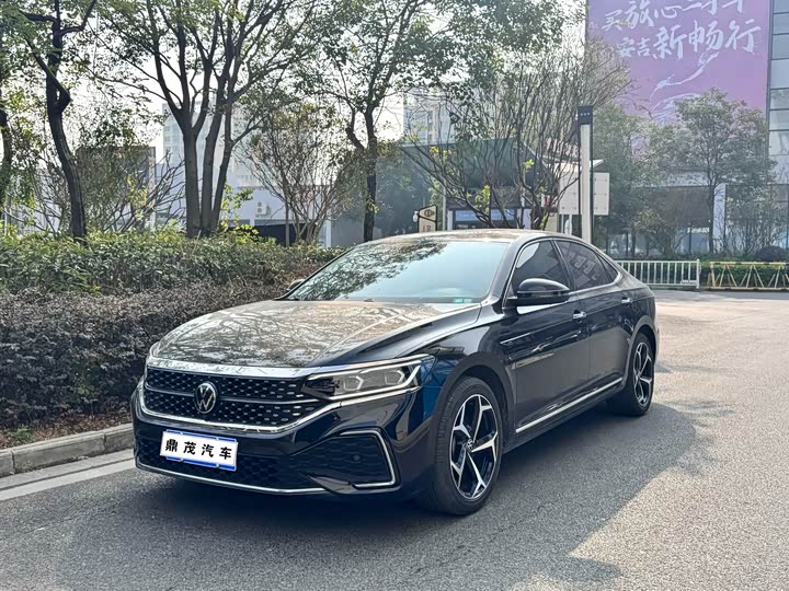 Фото 1 - Volkswagen Passat