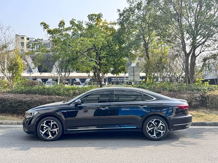 Фото 3 - Volkswagen Passat