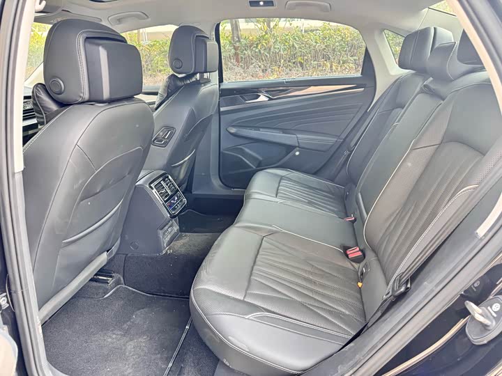 Фото 7 - Volkswagen Passat