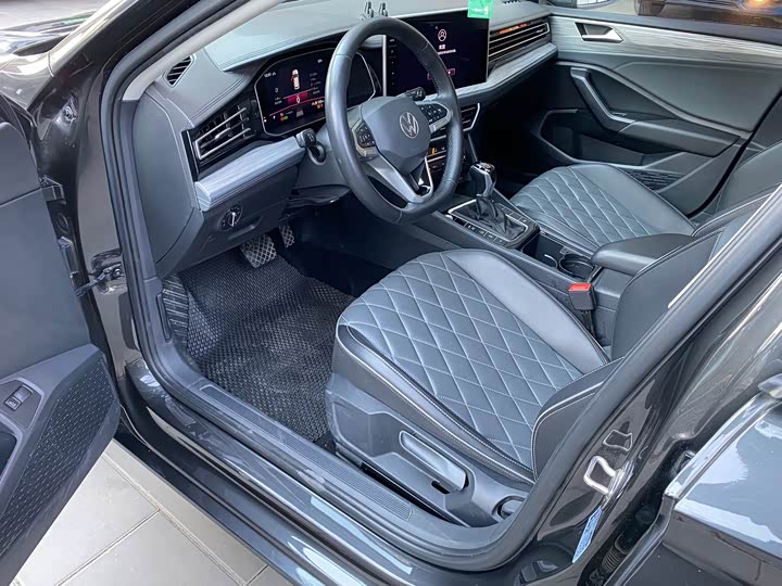 Фото 11 - Volkswagen Sagitar L