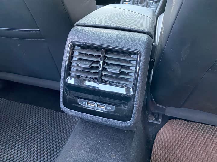 Фото 15 - Volkswagen Sagitar L