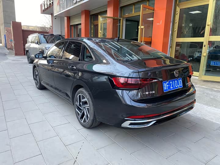 Фото 3 - Volkswagen Sagitar L