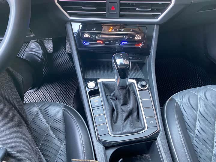 Фото 8 - Volkswagen Sagitar L