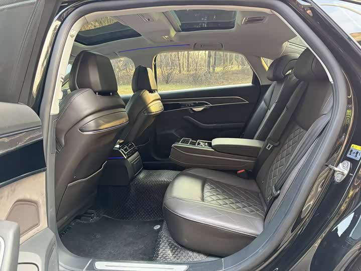 Фото 10 - Audi A8