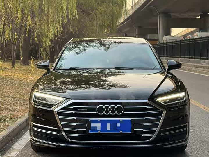 Фото 2 - Audi A8
