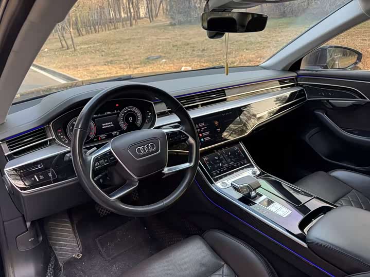 Фото 6 - Audi A8