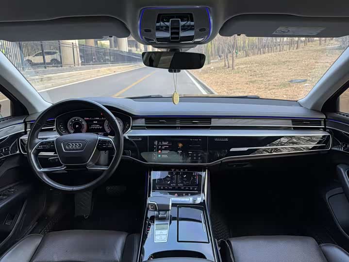 Фото 7 - Audi A8