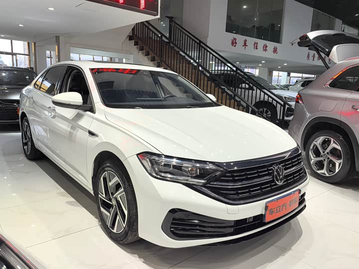 Фото 1 - Volkswagen Sagitar L