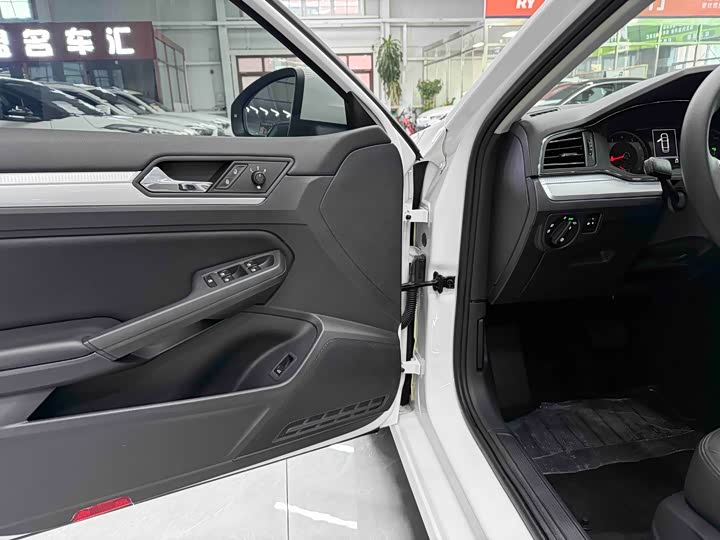 Фото 9 - Volkswagen Lamando L