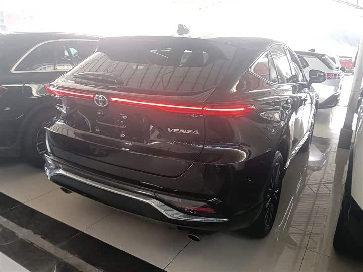 Фото 7 - Toyota Venza