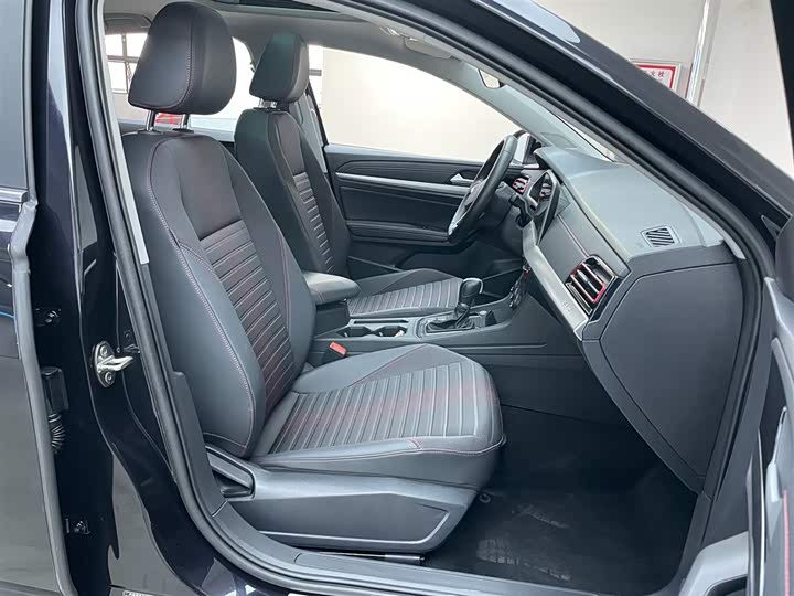 Фото 19 - Volkswagen Lavida