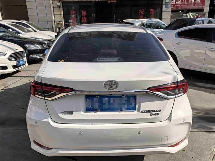 Фото 10 - Toyota Corolla