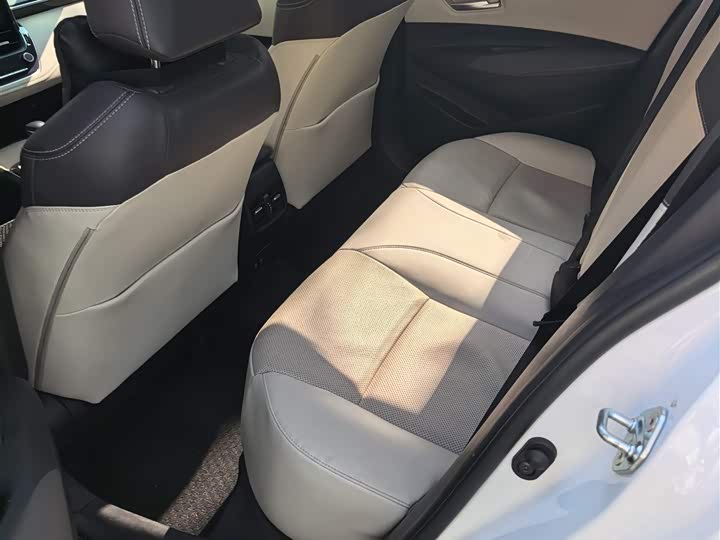 Фото 5 - Toyota Corolla