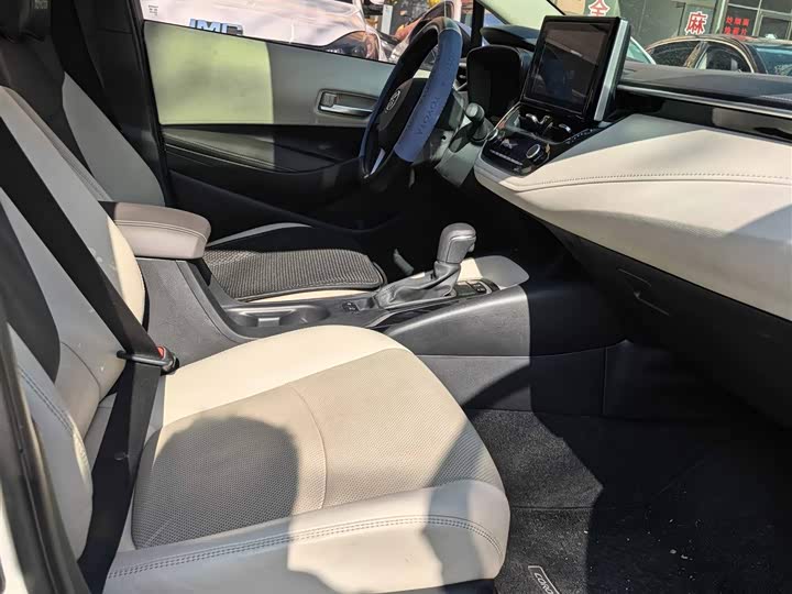 Фото 7 - Toyota Corolla