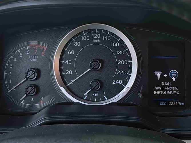 Фото 8 - Toyota Corolla