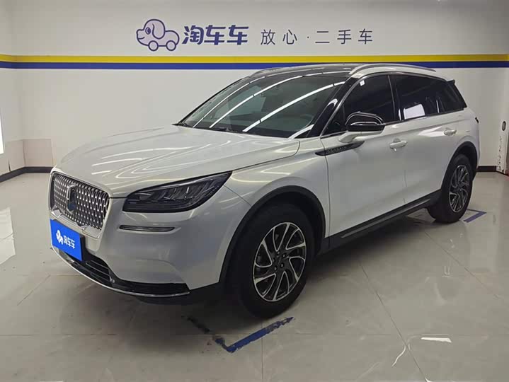 Фото 1 - Lincoln Corsair