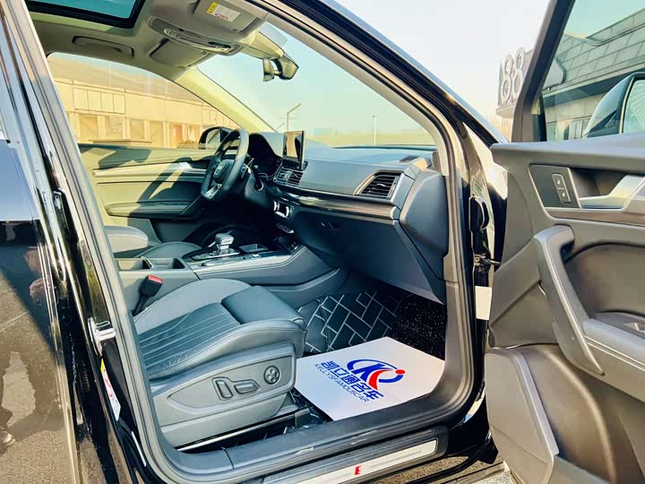 Фото 12 - Audi Q5L