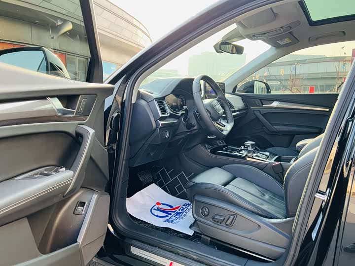 Фото 6 - Audi Q5L