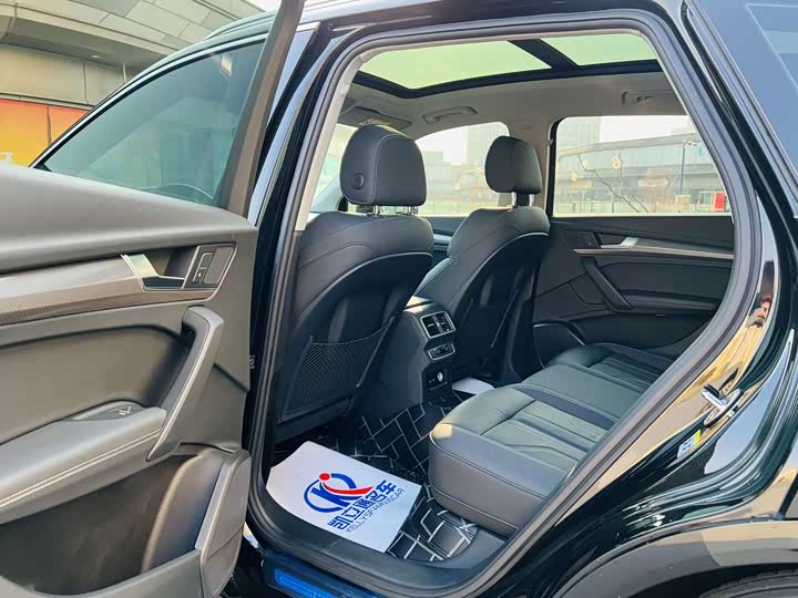 Фото 7 - Audi Q5L