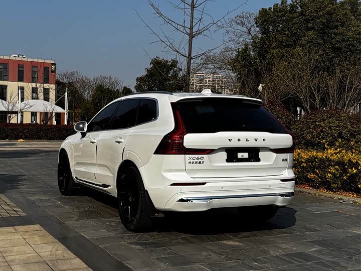 Фото 4 - Volvo XC60