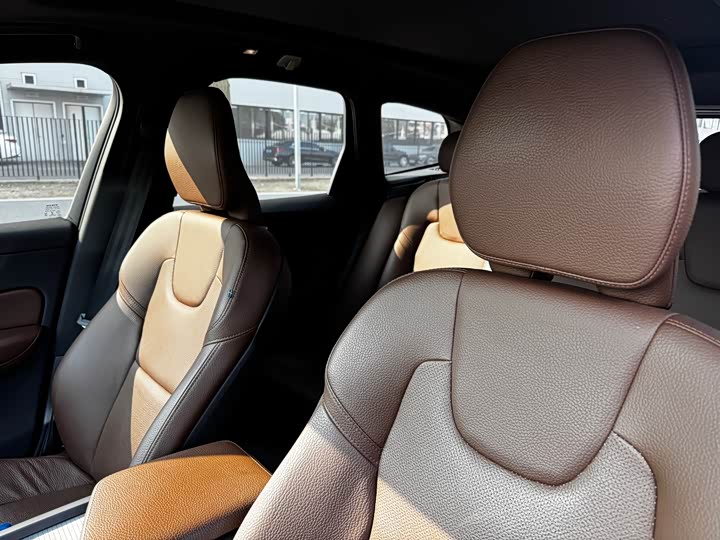 Фото 6 - Volvo XC60