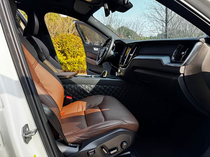 Фото 7 - Volvo XC60