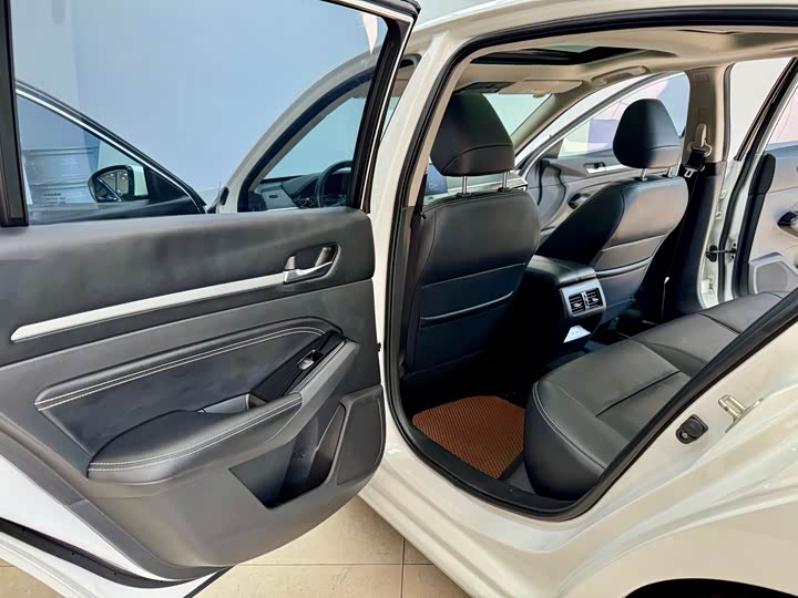 Фото 11 - Nissan Teana