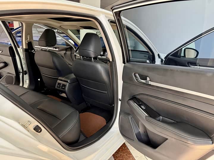 Фото 12 - Nissan Teana