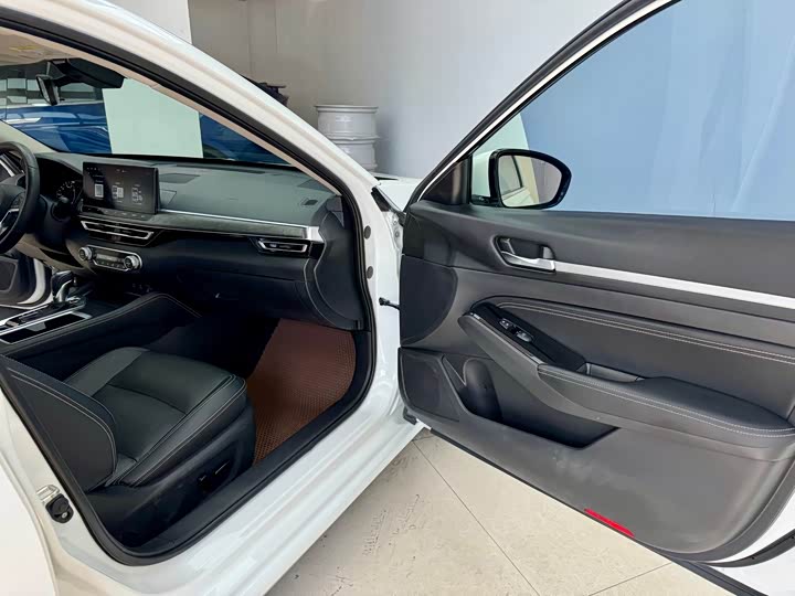 Фото 14 - Nissan Teana