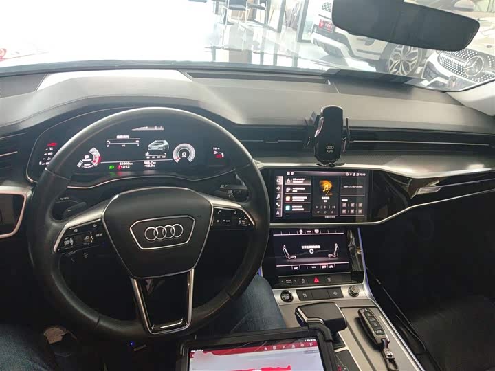 Фото 10 - Audi A6L