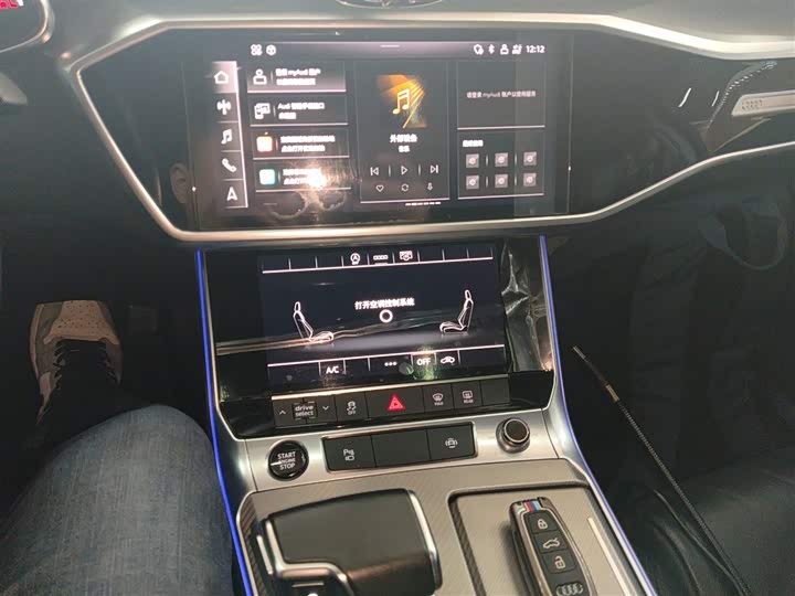 Фото 13 - Audi A6L