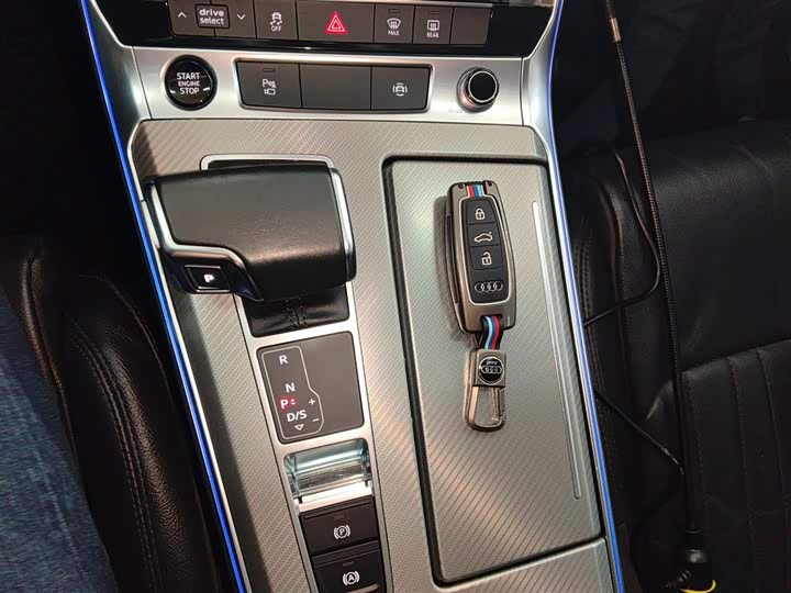 Фото 14 - Audi A6L