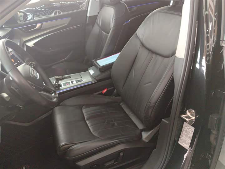 Фото 15 - Audi A6L