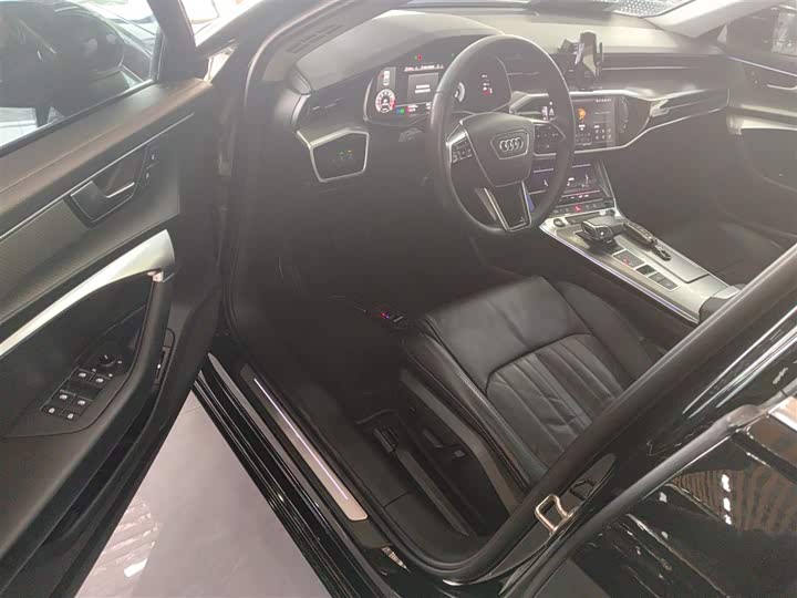 Фото 16 - Audi A6L